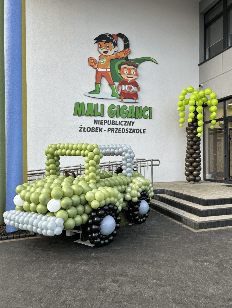 Park Jurajski i Safari pod drzwiami przedszkola? Dni tematyczne z rozmachem! 🦕🦁